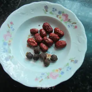 Make Red sugar, red date, cinnamon step 1