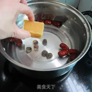 Make Red sugar, red date, cinnamon step 3