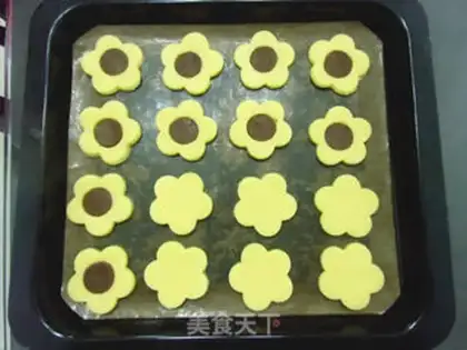 Make Flower cookies step 6