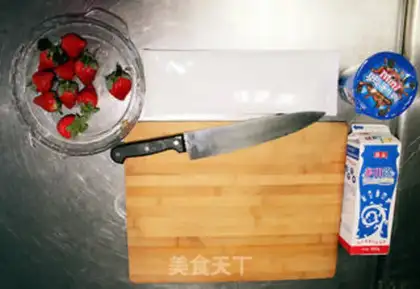 Make Strawberry Santa step 0