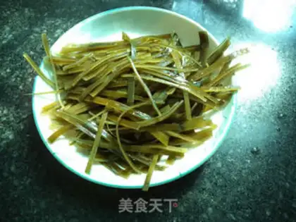 Make Hot pepper and seaweed step 1