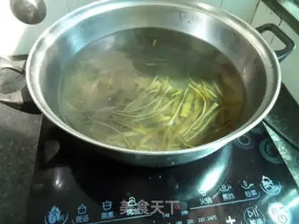 Make Hot pepper and seaweed step 2