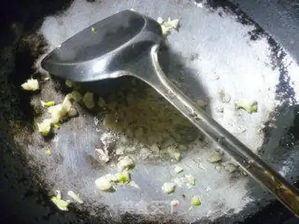 Make Red sugar pear cinnamon soup step 1