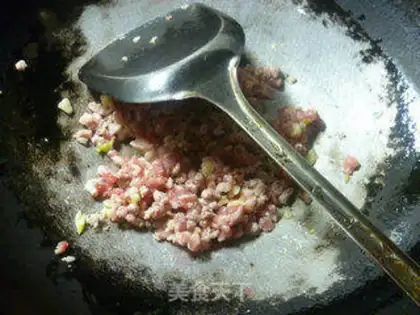 Make Garlic green bean fried meat step 3