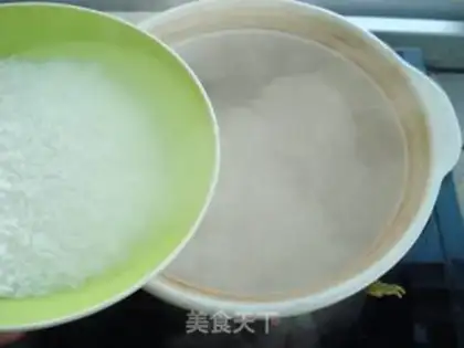Make Vegetable thin meat congee step 1