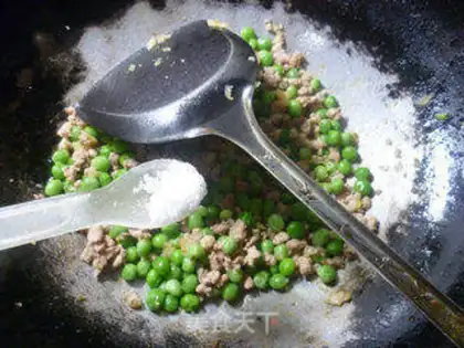 Make Garlic green bean fried meat step 8
