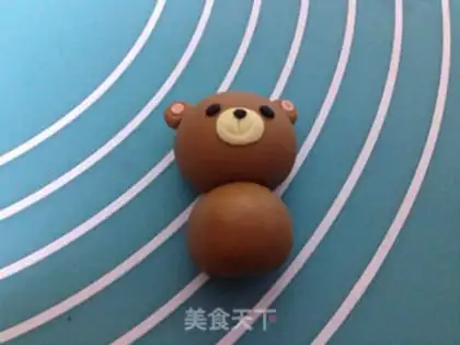 Make Rolling Sugar Bear Cupcake step 2