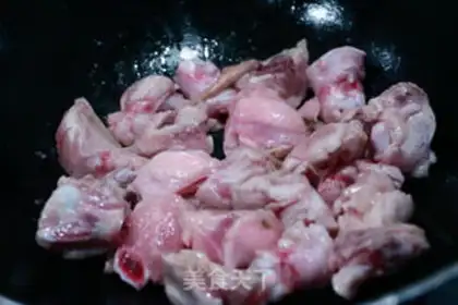 Make Crumbs on chicken legs step 2