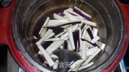 Make Electric rice and eggplant step 4