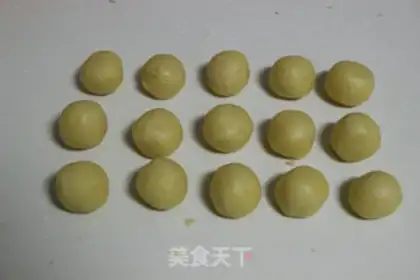 Make Like a walnut of flowers step 4