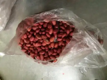 Make Peanut foot soup step 1