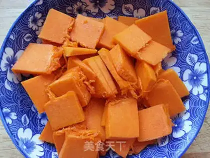Make Pumpkin noodle soup step 1