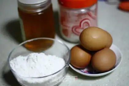 Make A non-oiled paper cup of honey cake step 0
