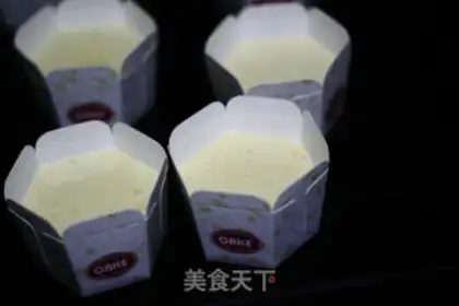 Make A non-oiled paper cup of honey cake step 5