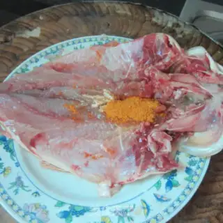 Make Onion fried fish step 2