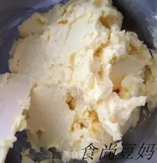 Make Christmas frosting cookies step 5