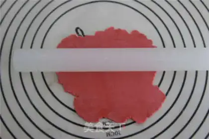 Make Christmas garter cake step 1