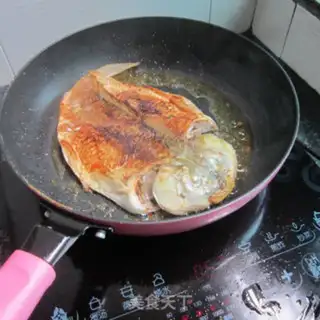 Make Onion fried fish step 6