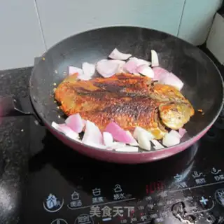 Make Onion fried fish step 8