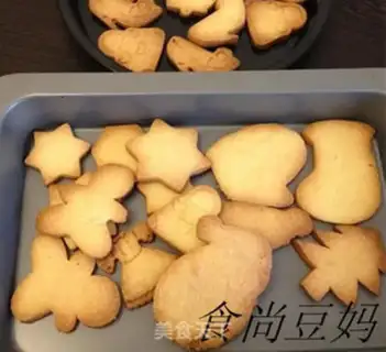 Make Christmas frosting cookies step 11