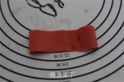 Make Christmas garter cake step 5