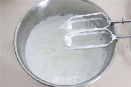 Make Christmas garter cake step 8