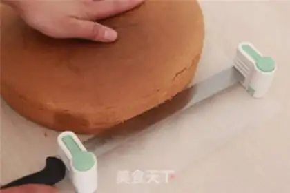 Make Christmas garter cake step 9
