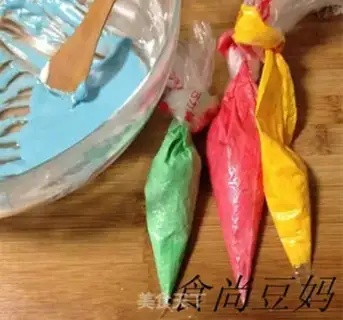 Make Christmas frosting cookies step 19