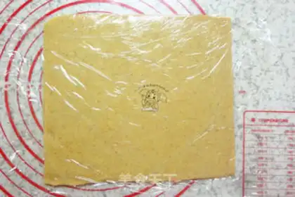 Make Christmas gingerbread house step 6