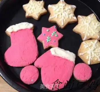 Make Christmas frosting cookies step 20