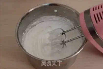Make Christmas garter cake step 20