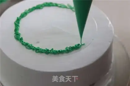 Make Christmas garter cake step 22
