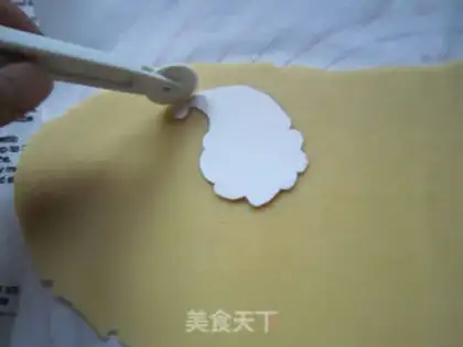 Make Christmas frosting cookies step 13