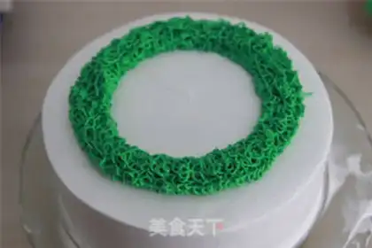 Make Christmas garter cake step 23