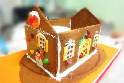 Make Christmas gingerbread house step 13