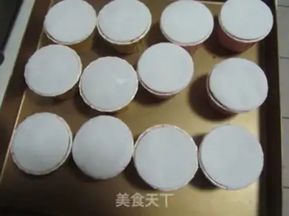 Make Rolling sugar and a cupcake step 12