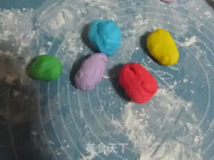 Make Rolling sugar and a cupcake step 13