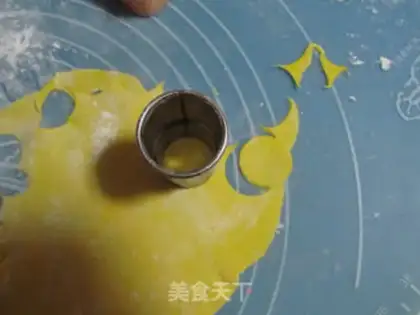 Make Rolling sugar and a cupcake step 14