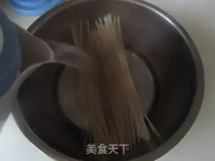 Make Tomato egg and rice powder step 0