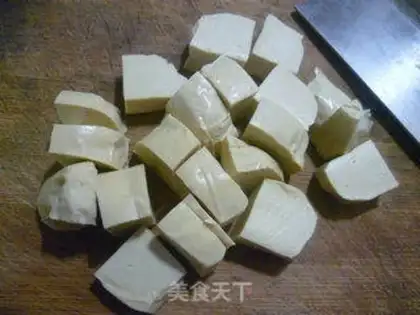 Make Sour chicken with eggs and eggs step 1