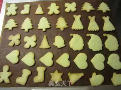 Make Christmas frosting cookies step 16