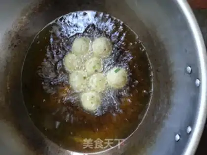 Make Gold onion shrimp rice potato balls step 8