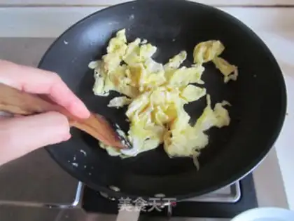 Make Tomato egg and rice powder step 4
