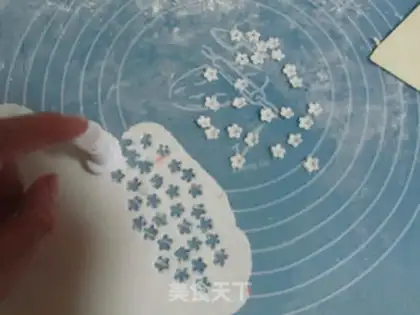 Make Rolling sugar and a cupcake step 21