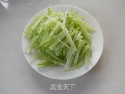 Make Blue radish fishball soup step 1