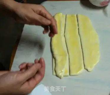 Make Tore bread with your hands step 8