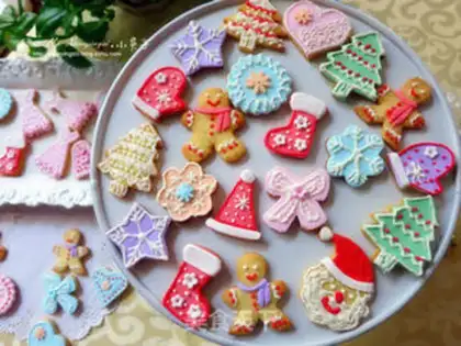 Make Christmas frosting cookies step 29