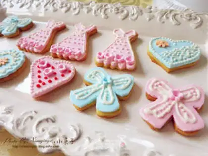 Make Christmas frosting cookies step 30