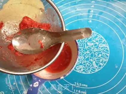 Make Sweet sour strawberry pie step 5