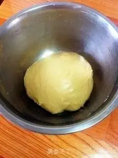 Make Egg crown toast step 3